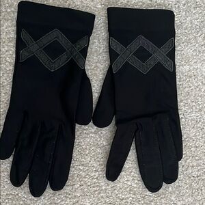 Chic Black Gloves with Stylish Design